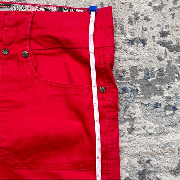 Red shorts - Picture 4 of 5